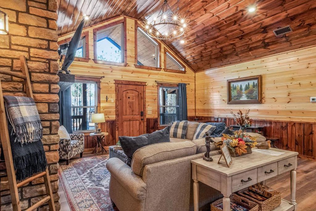 Large Luxury 2Br Cabin W Hot Tub Double Trouble Was Designed For Fun Comfort And Memories Minutes From Buzzling Hochatown And Beautiful Beaver Bend State Park Broken Bow Ngoại thất bức ảnh