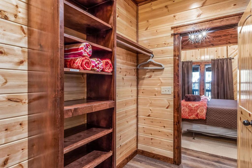 Large Luxury 2Br Cabin W Hot Tub Double Trouble Was Designed For Fun Comfort And Memories Minutes From Buzzling Hochatown And Beautiful Beaver Bend State Park Broken Bow Ngoại thất bức ảnh